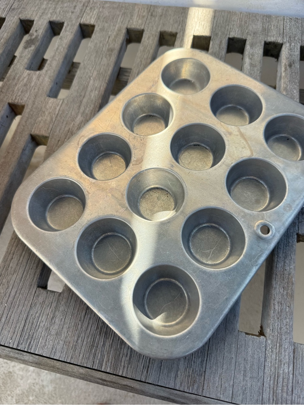 12-Cup Metal Muffin Tin - Silver